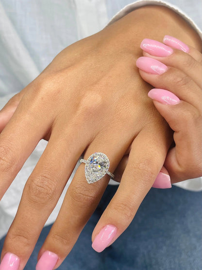 2.50 ct Pear Halo D-VVS Lab Grown Diamond Engagement Ring
