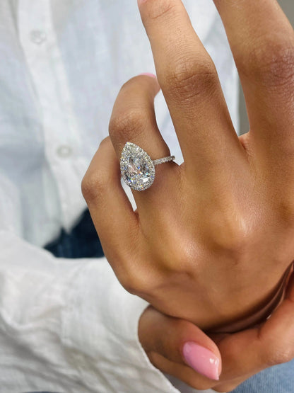 2.50 ct Pear Halo D-VVS Lab Grown Diamond Engagement Ring