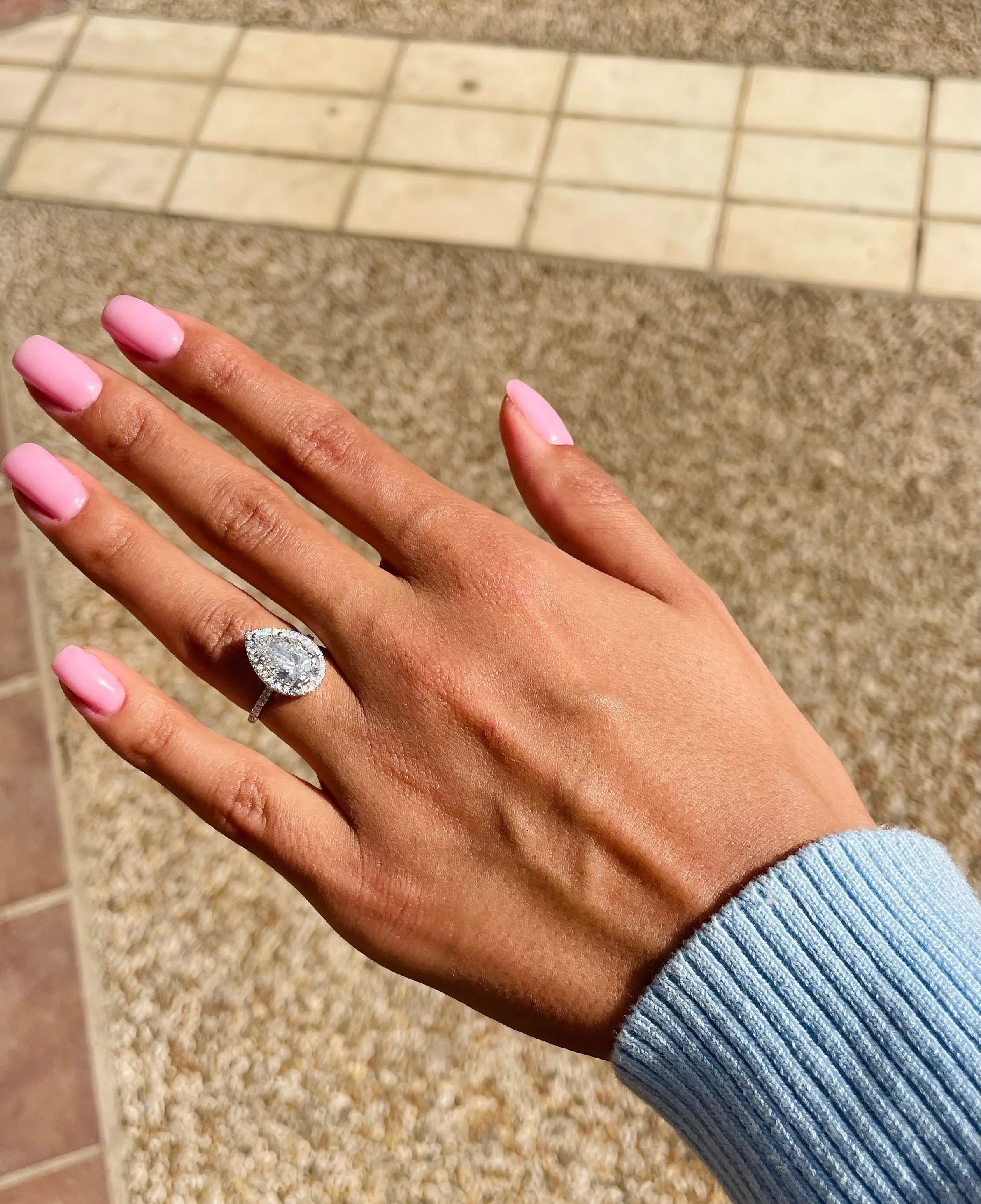 2.50 ct Pear Halo D-VVS Lab Grown Diamond Engagement Ring