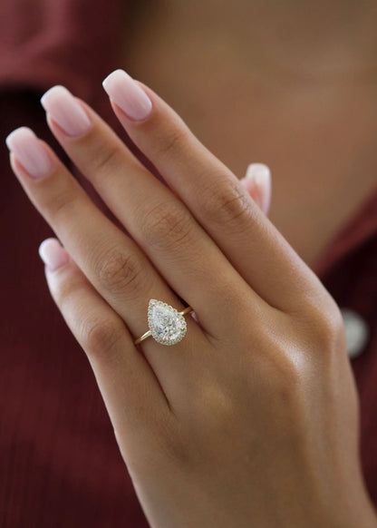2.0 ct Pear Halo D-VVS Lab Grown Diamond Engagement Ring