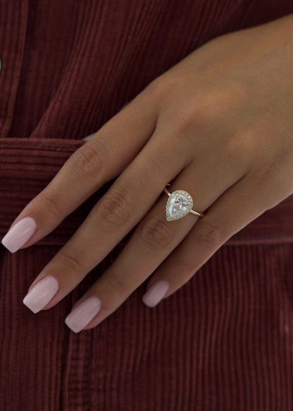 2.0 ct Pear Halo D-VVS Lab Grown Diamond Engagement Ring