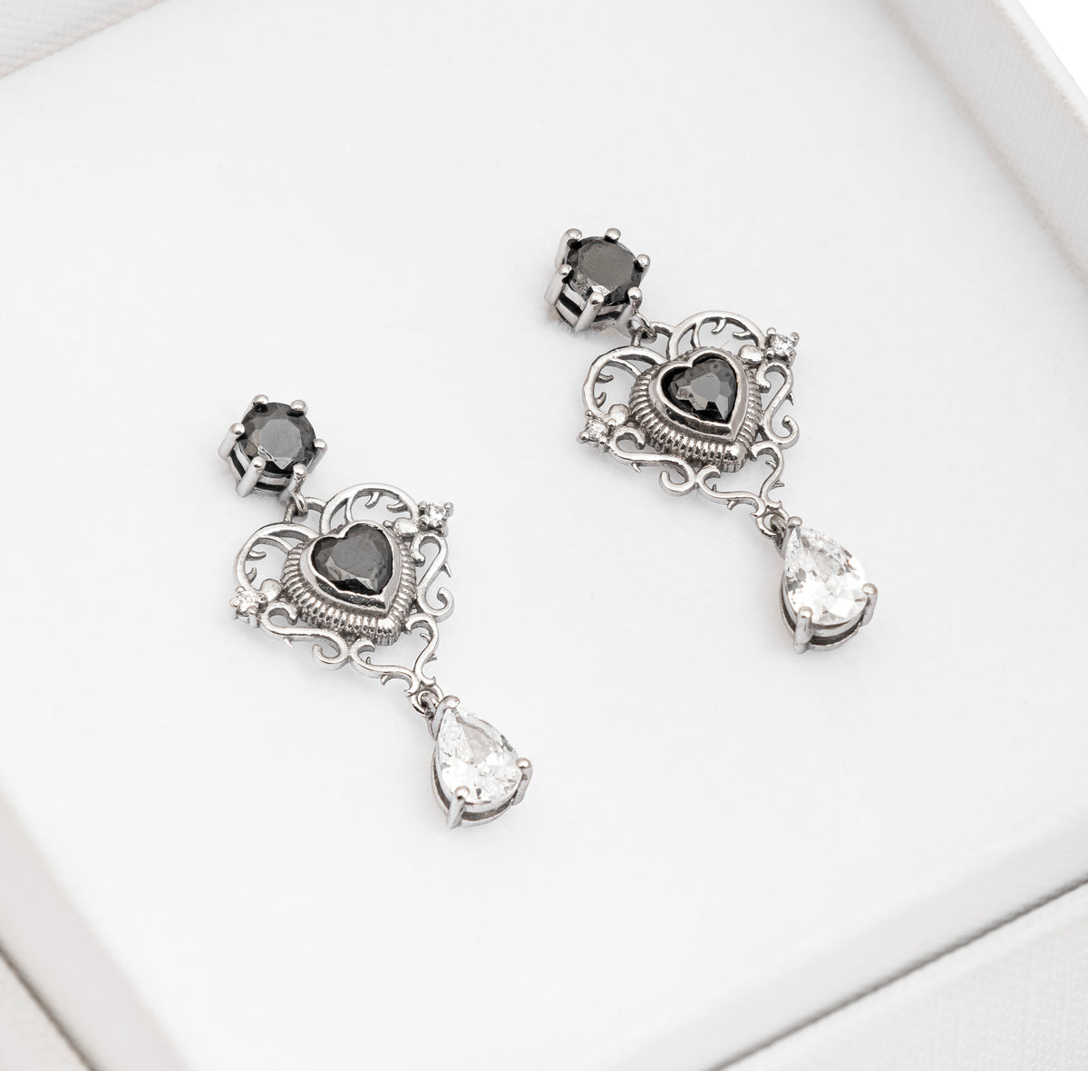 2.0 CT Pear Cut VVS Moissanite Diamond Black Stone Heart Errings