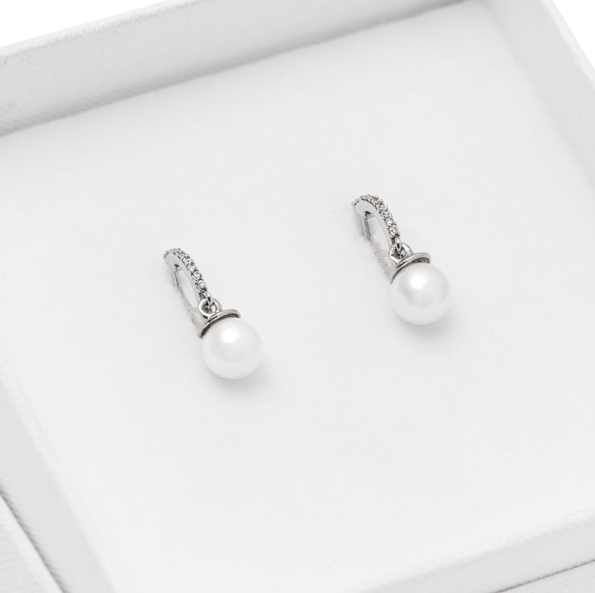 Round Cut VVS Moissanite Diamond Hook Pearl Beautiful Women's Errings