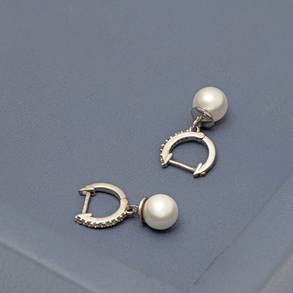 Round Cut VVS Moissanite Diamond Hook Pearl Beautiful Women's Errings