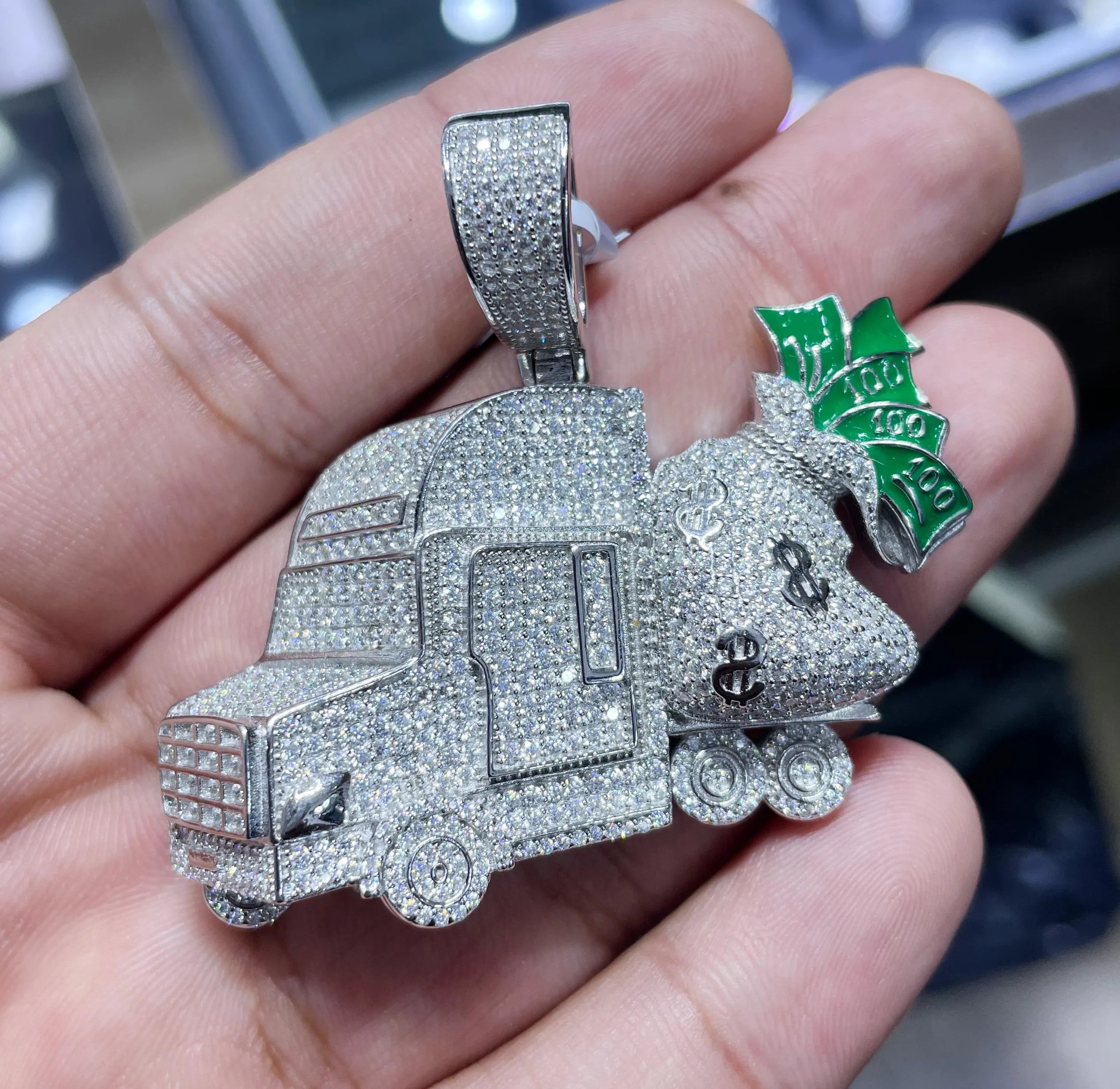 Moissanite Pendant 055