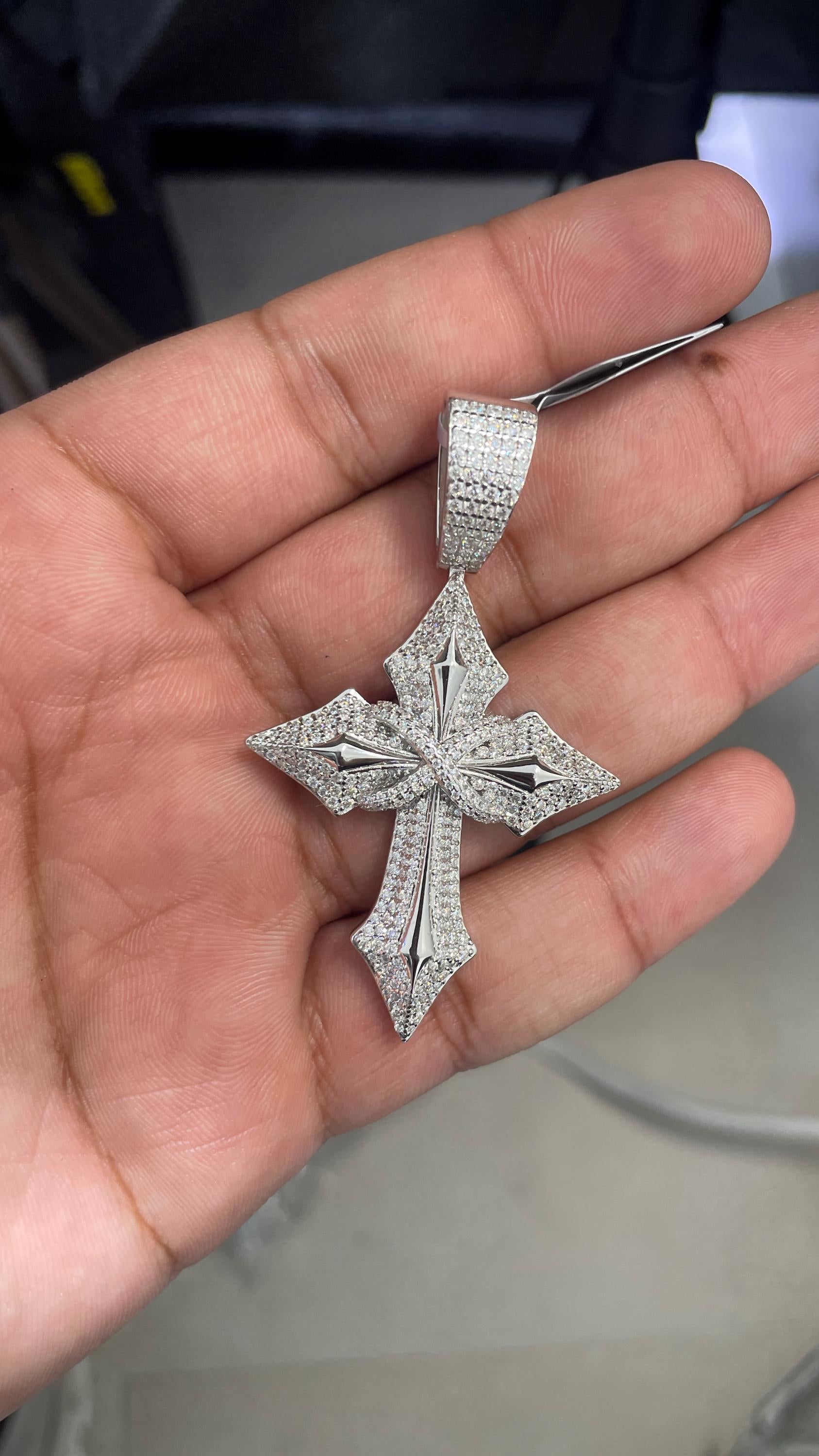 Moissanite Pendant 095