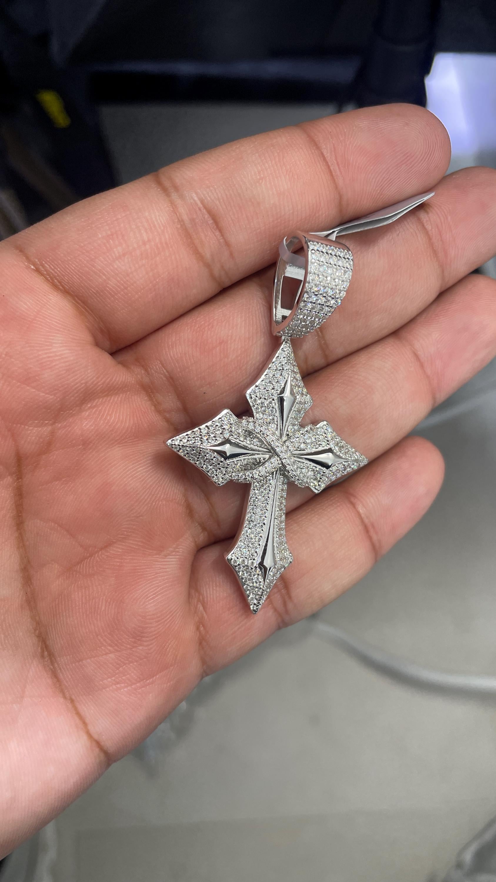 Moissanite Pendant 095