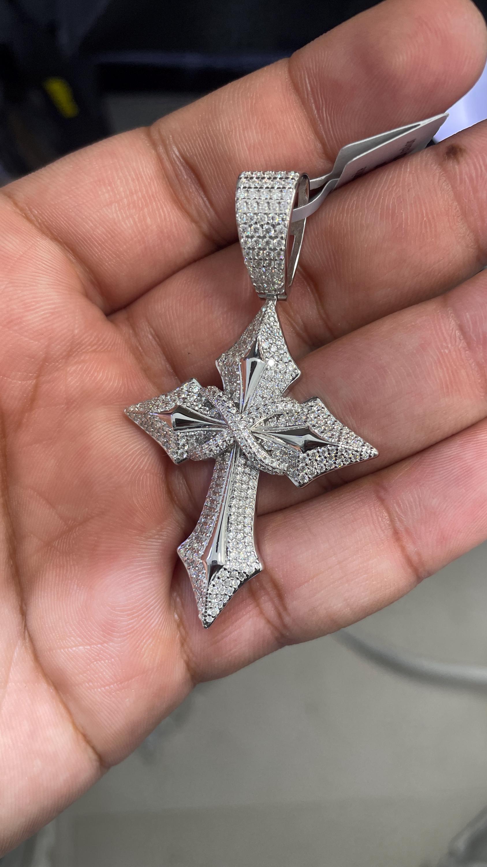 Moissanite Pendant 095