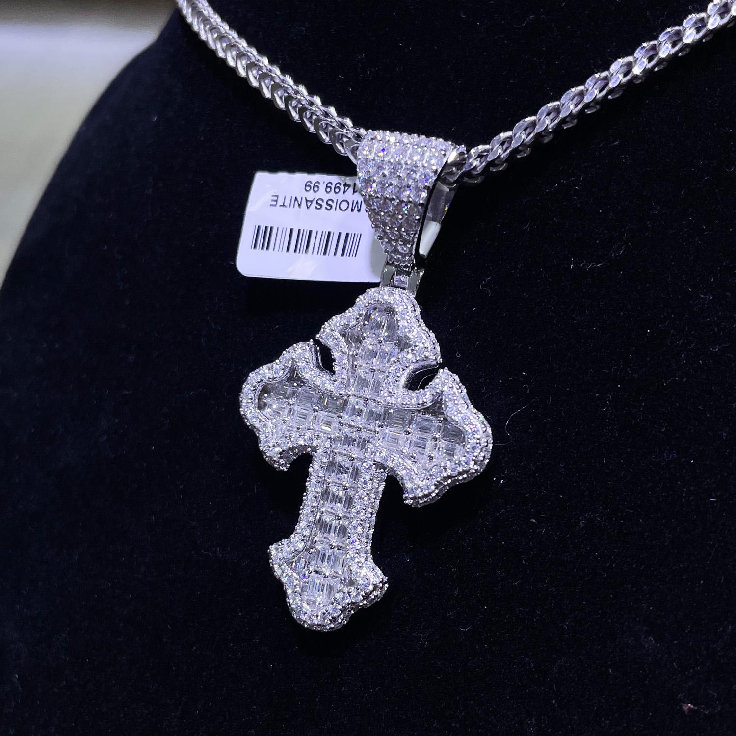 Moissanite Pendant 048