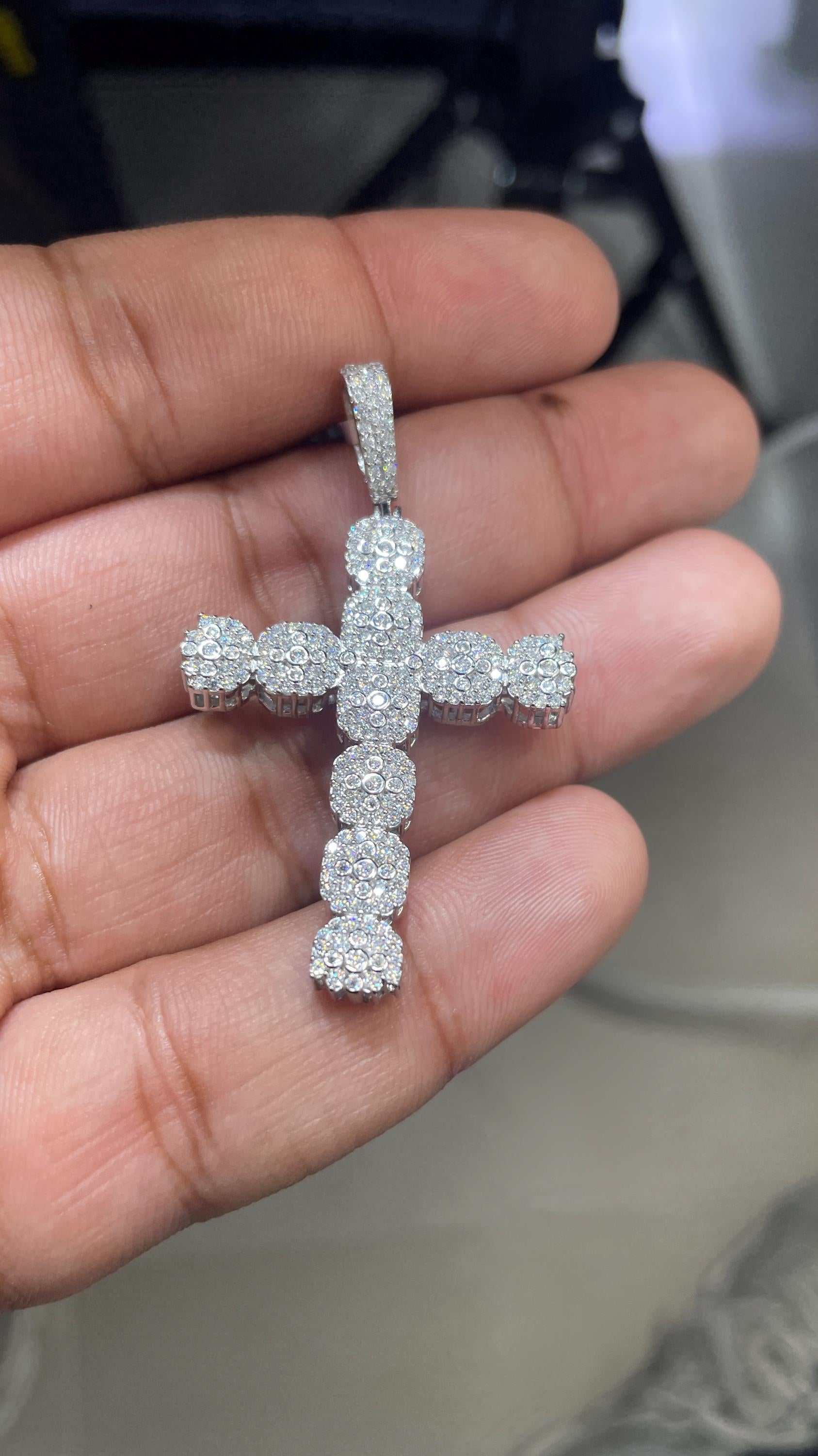 Moissanite Pendant 094