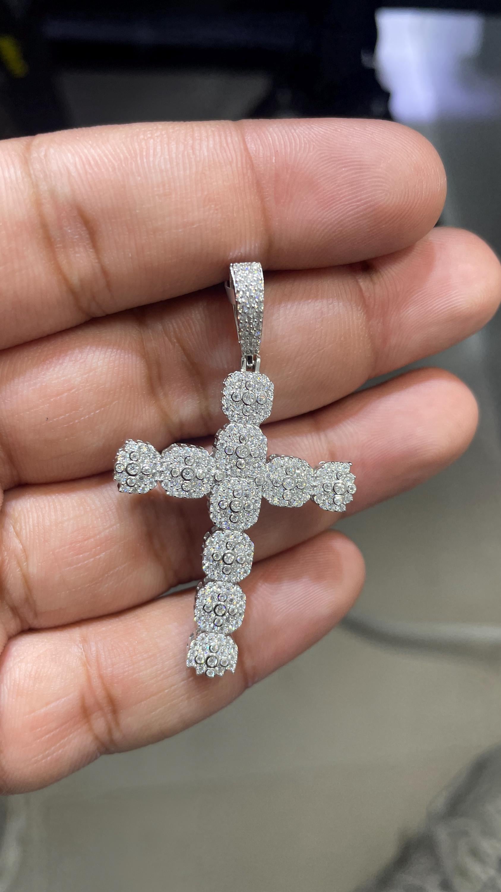 Moissanite Pendant 094