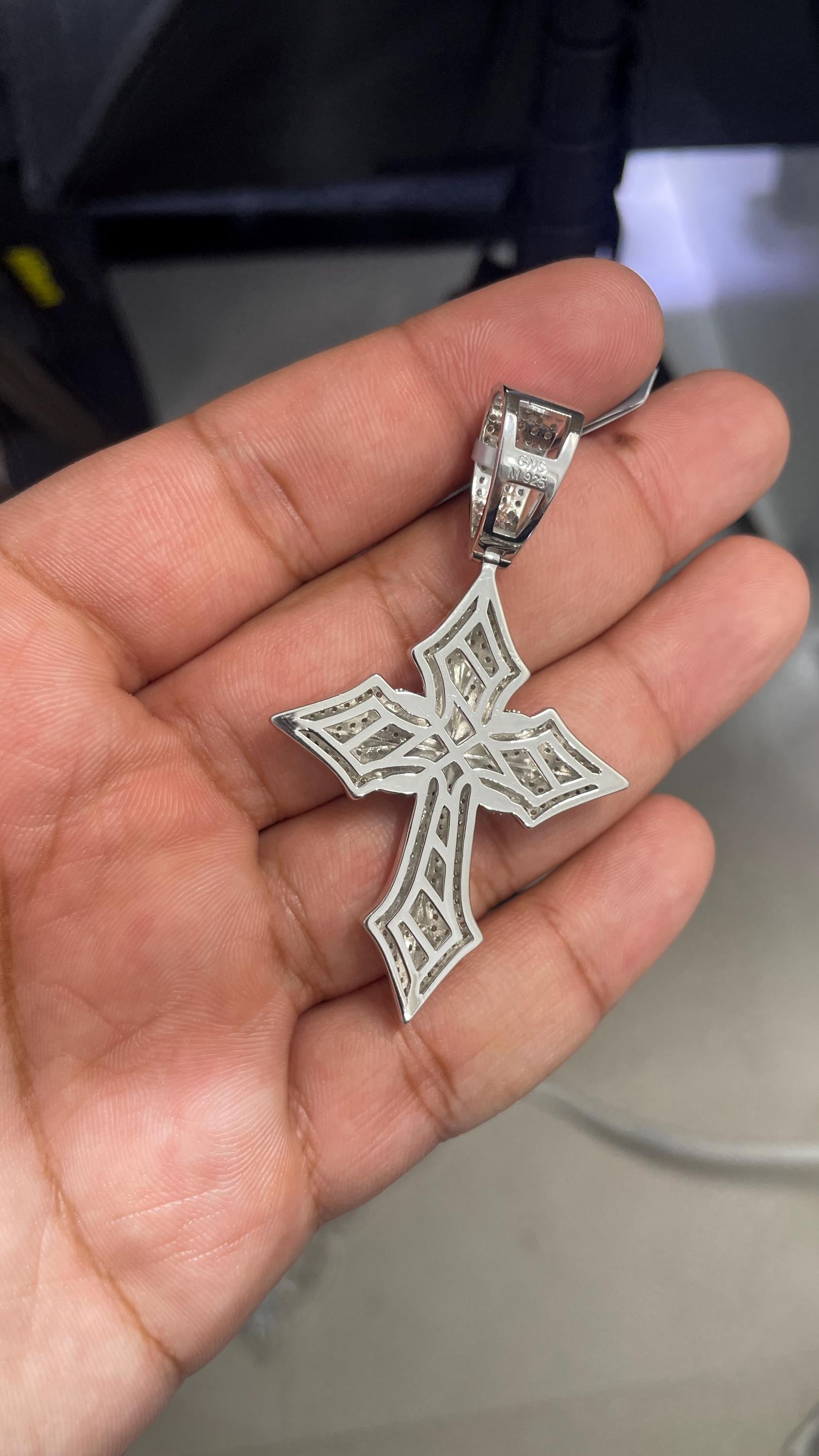 Moissanite Pendant 095