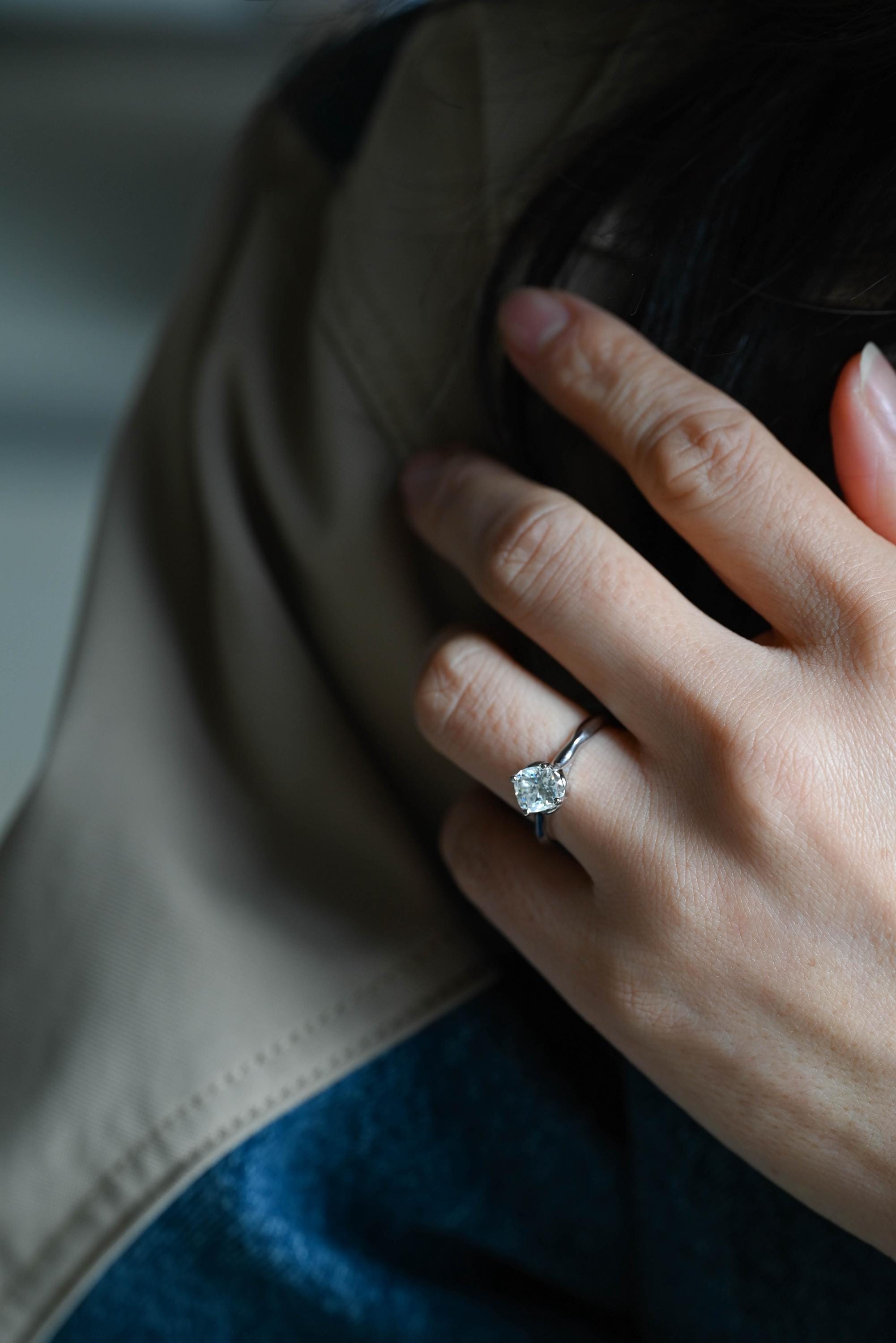 Tulip Set Solid Gold Round Cut Moissanite Engagement Ring, Anniversary Gift Birthday Gift for Women