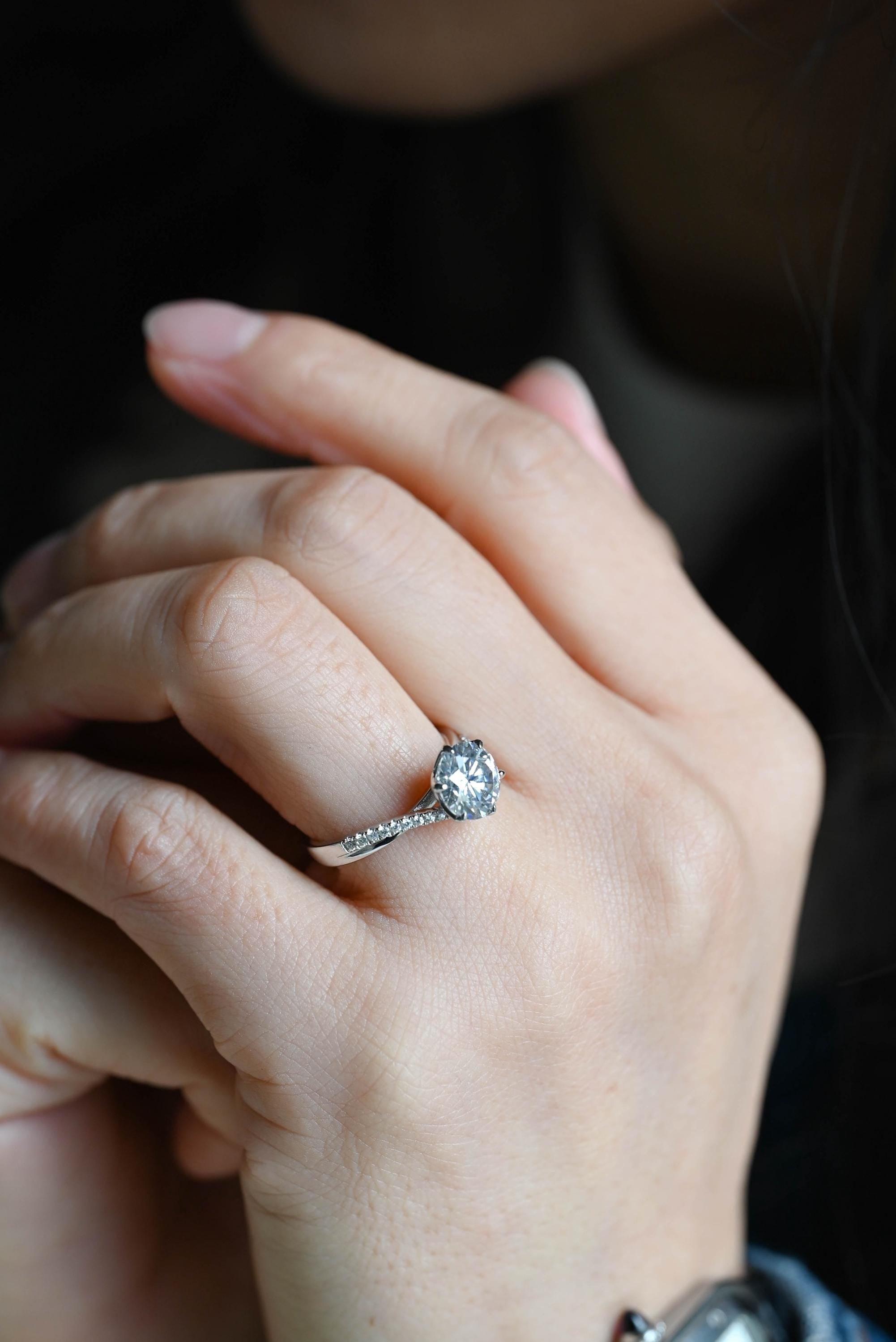 Tulip Set Solid Gold Round Cut Moissanite Engagement Ring, Proposal Ring, Anniversary Gift for Women Wife
