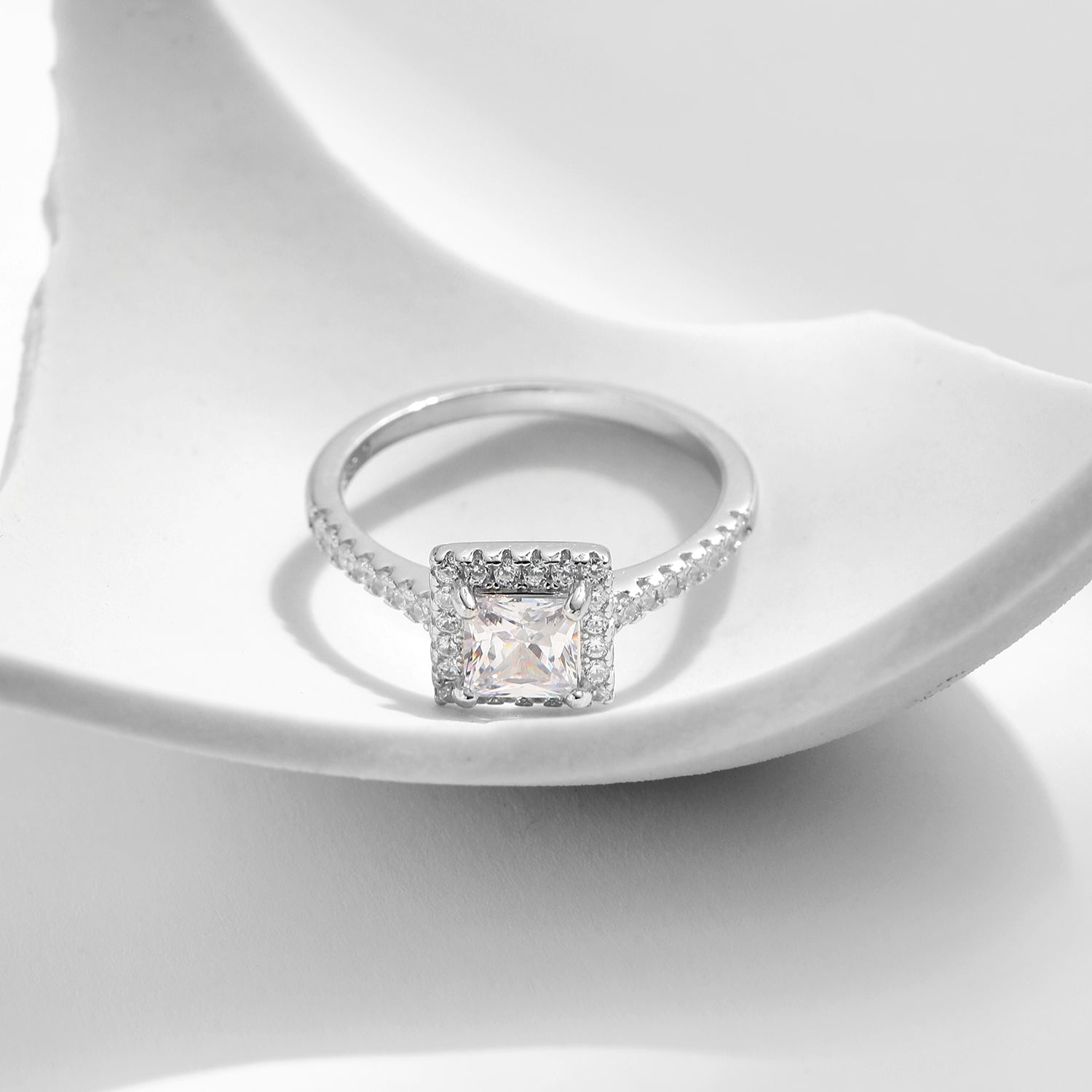 Princess Shape 1.5 CT Lab Grown Diamond Simple Solitaire Engagement Ring Gift for Her