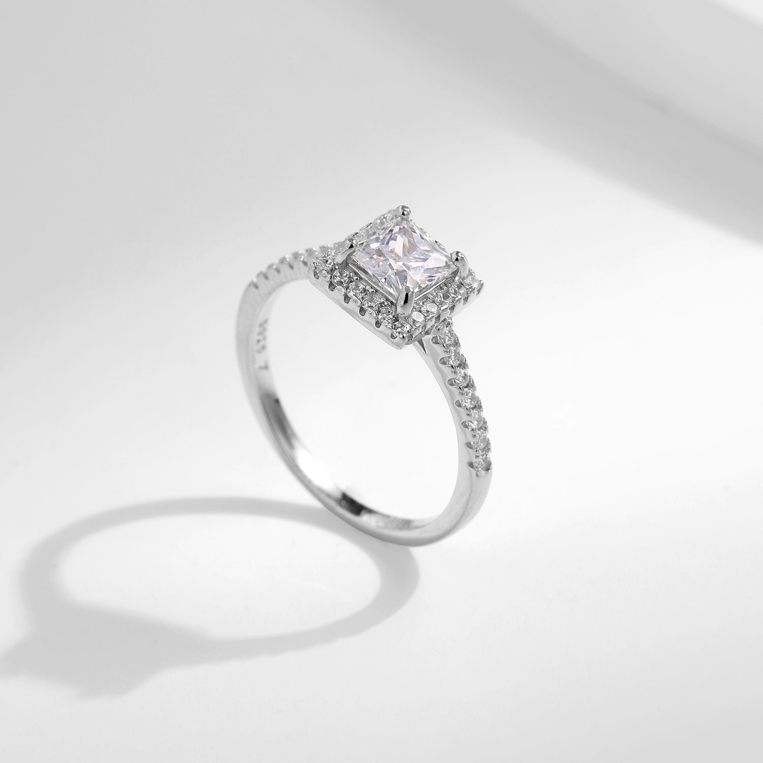 Princess Shape 1.5 CT Lab Grown Diamond Simple Solitaire Engagement Ring Gift for Her