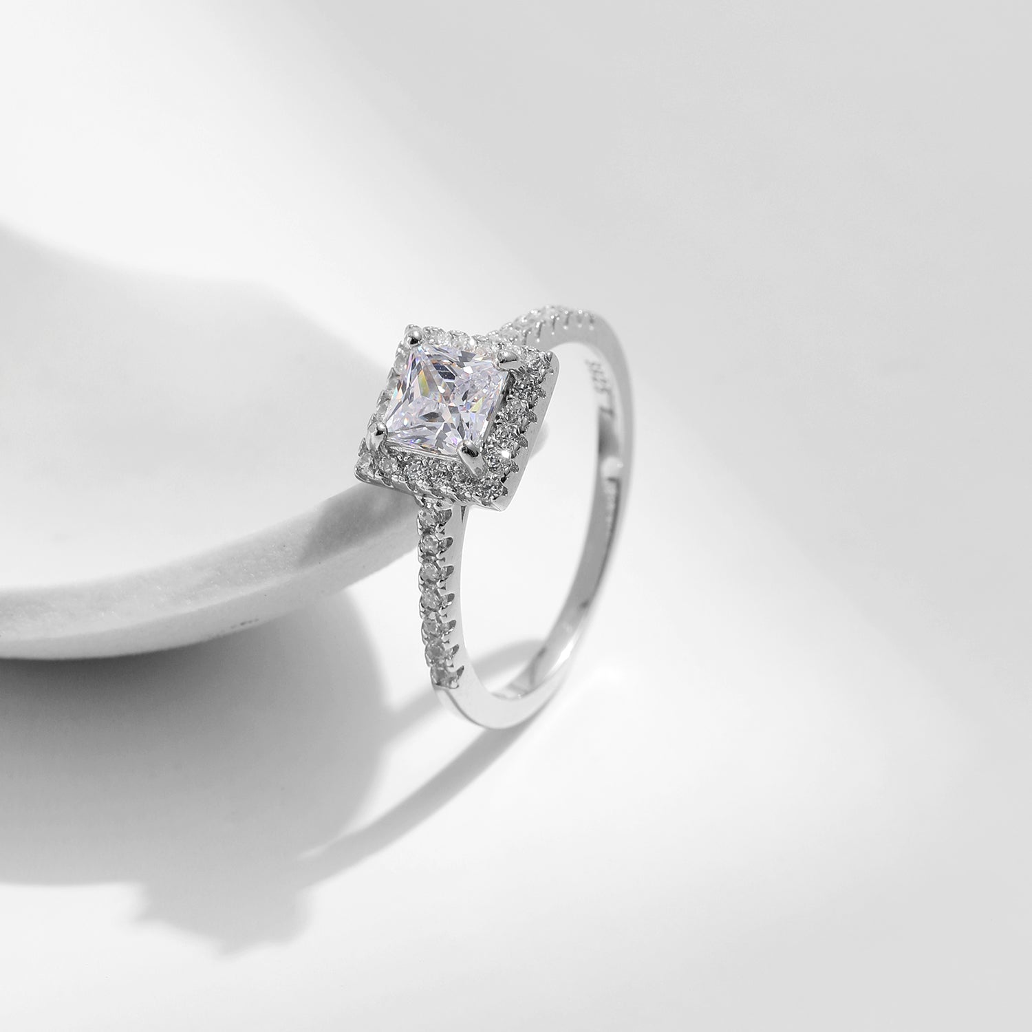 Princess Shape 1.5 CT Lab Grown Diamond Simple Solitaire Engagement Ring Gift for Her