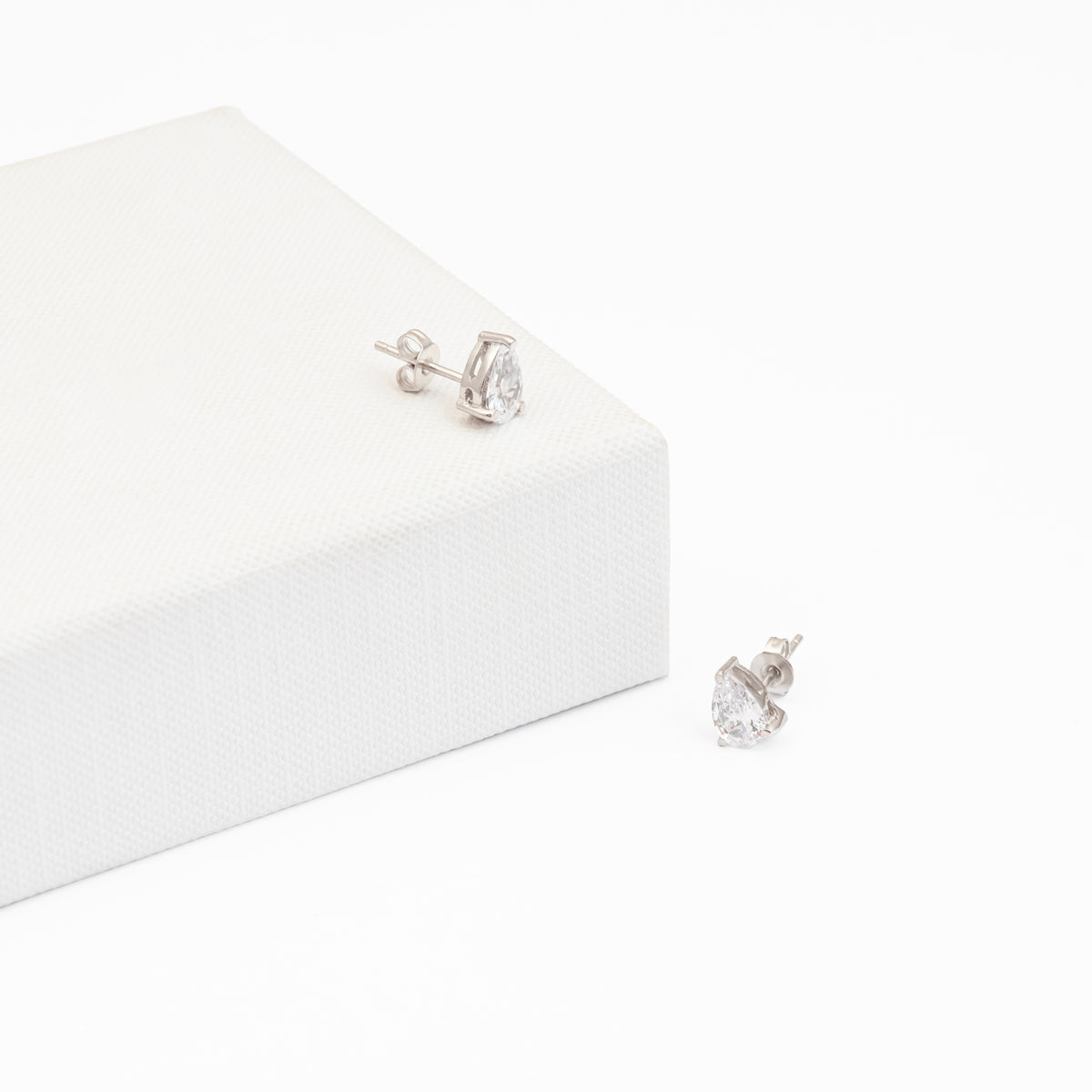 2.0 CT Pear Cut VVS Moissanite Diamond Women's Errings