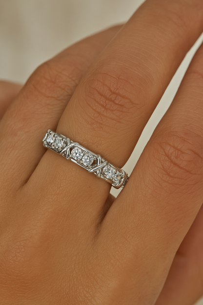 Round Cut VVS Moissanite Diamond Criss-Cross Unisex Ring