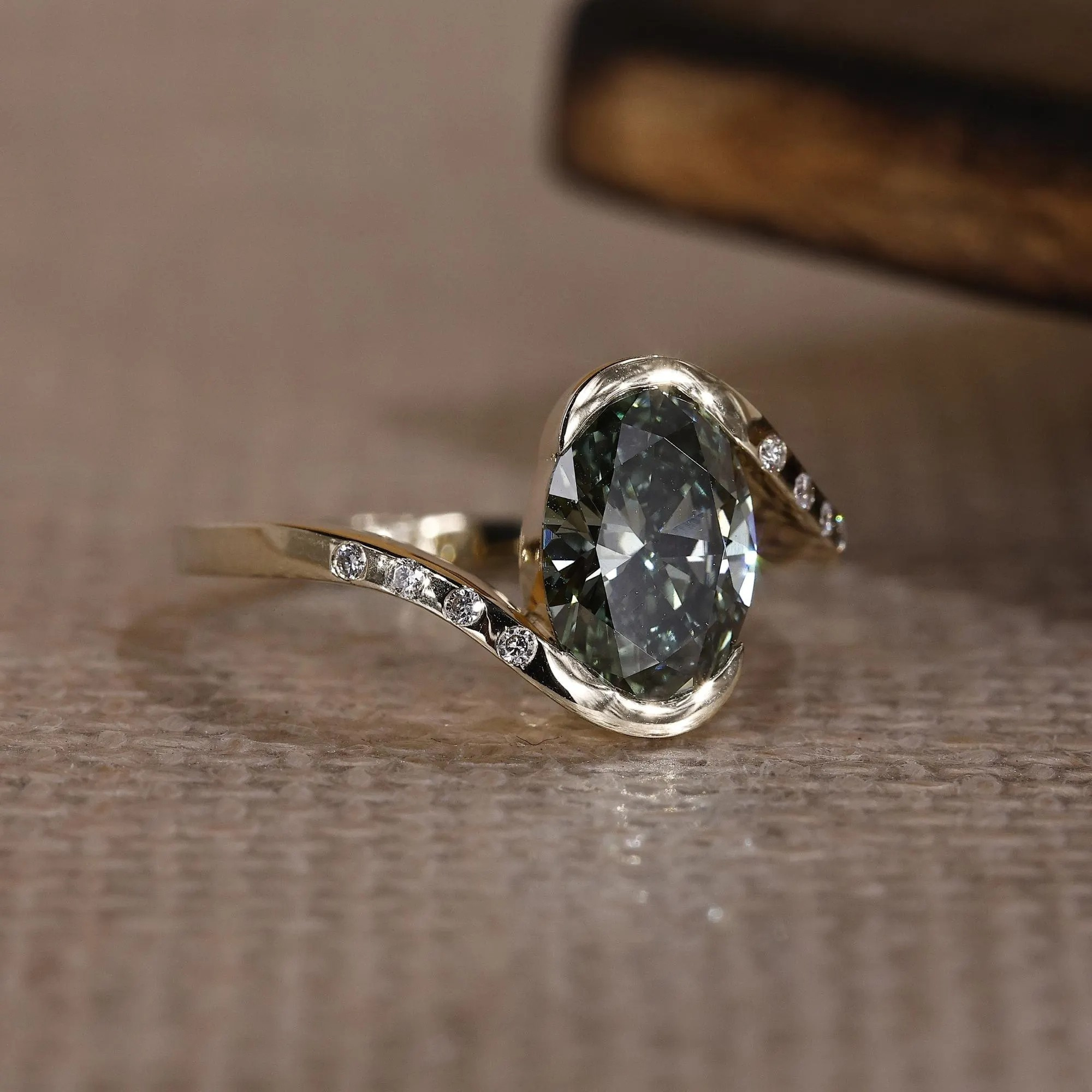oval ring
