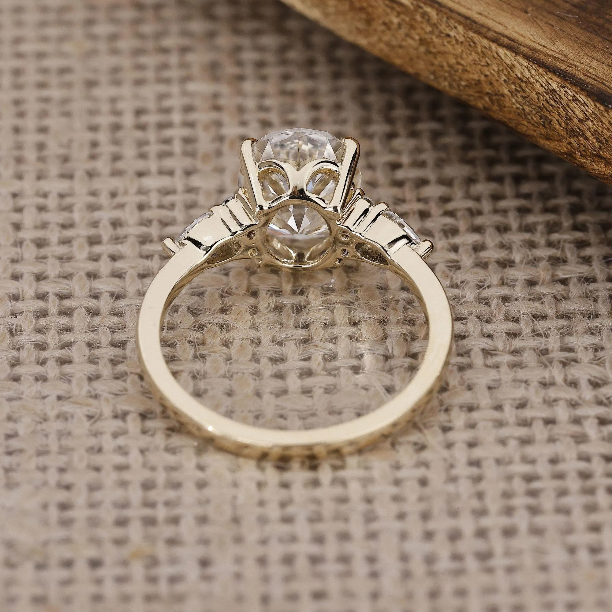oval ring