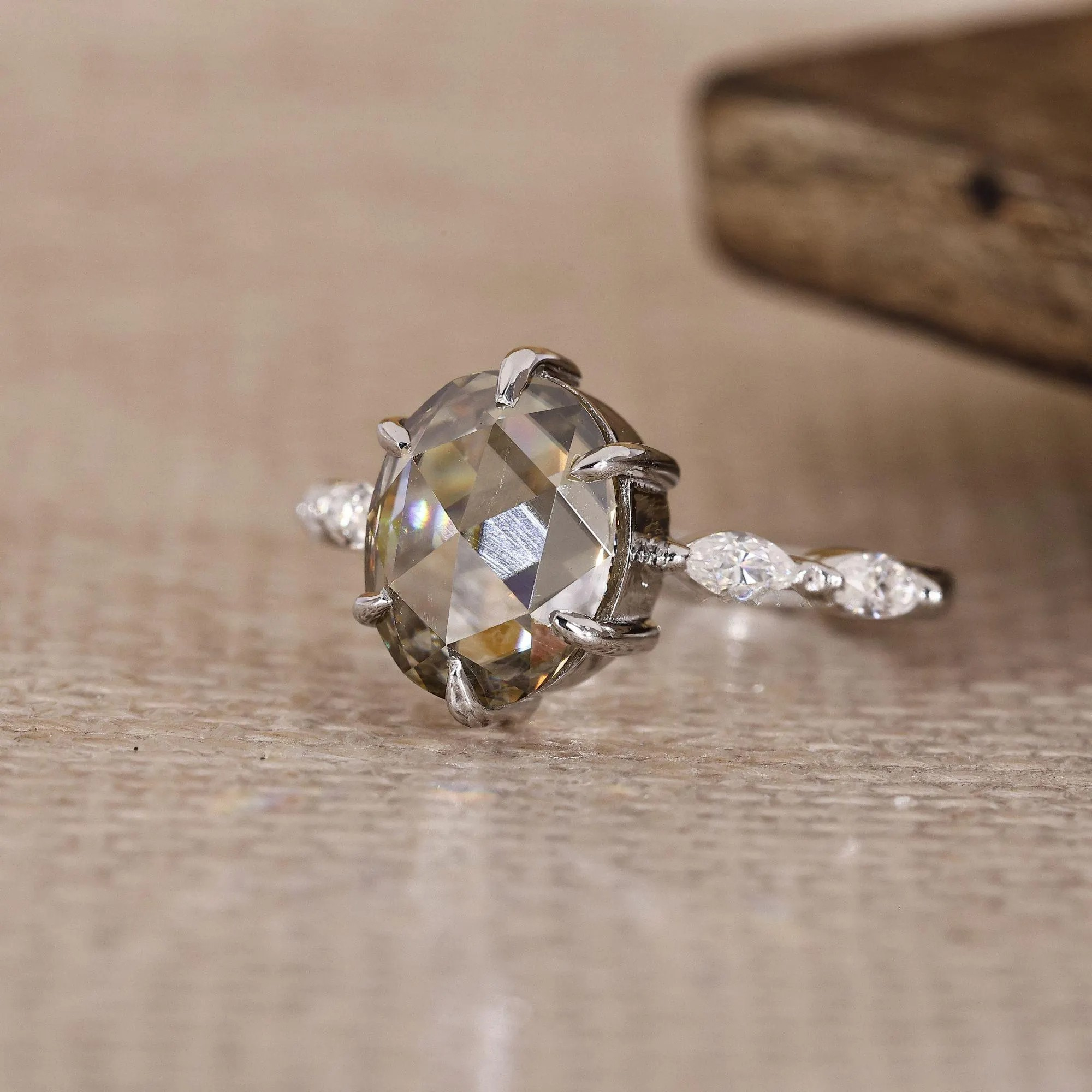 oval ring