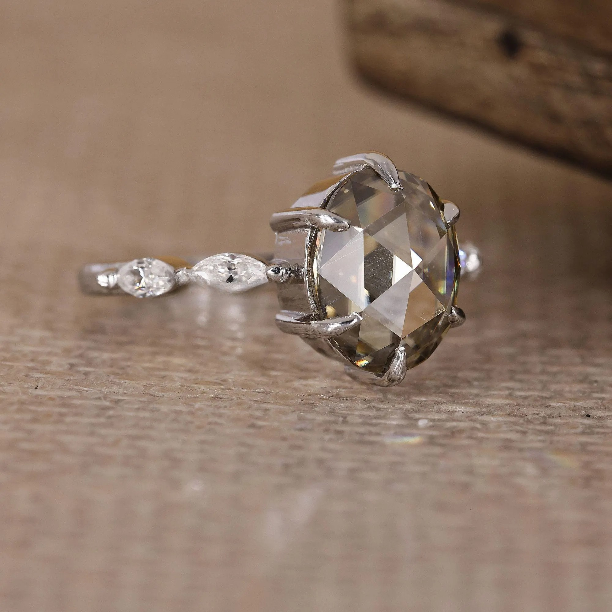oval ring