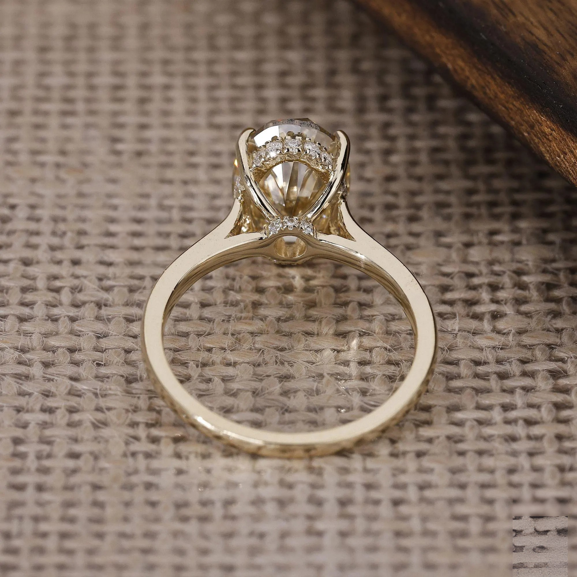 oval ring